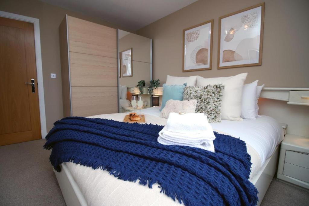 Observatory 2 Bedroom Apartment Overlooking Beach 스완지 외부 사진