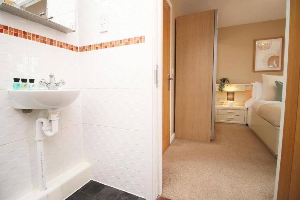 Observatory 2 Bedroom Apartment Overlooking Beach 스완지 외부 사진