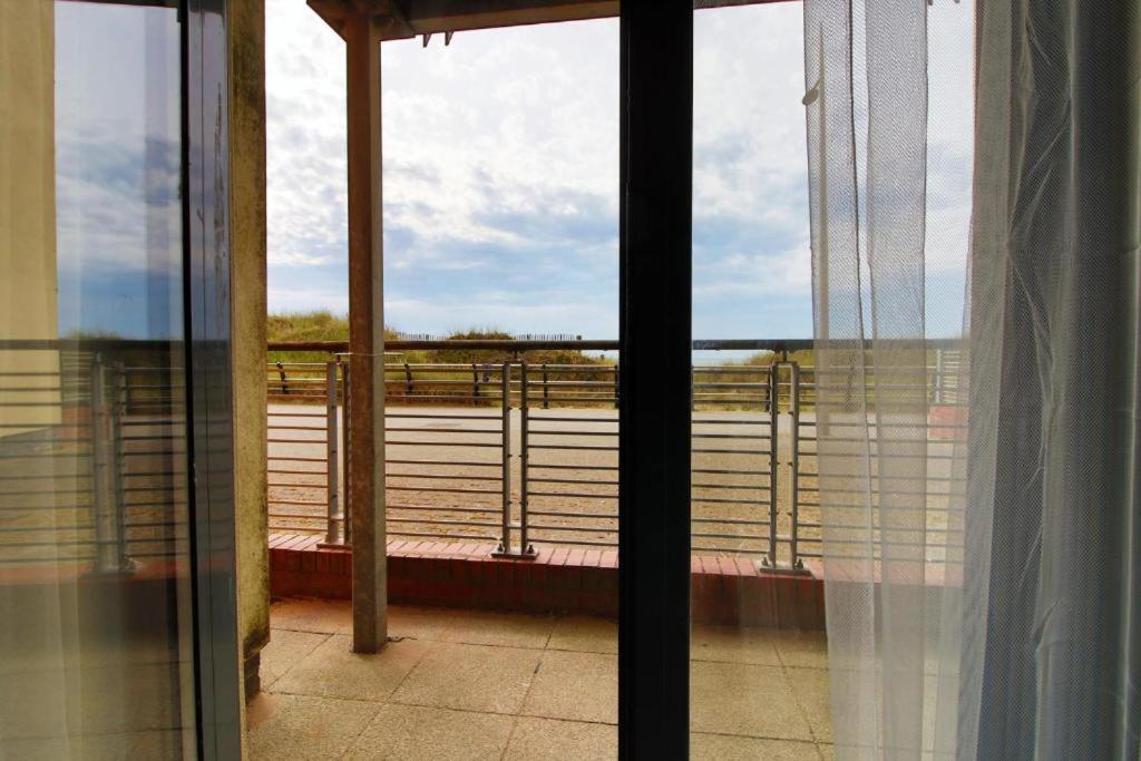 Observatory 2 Bedroom Apartment Overlooking Beach 스완지 외부 사진